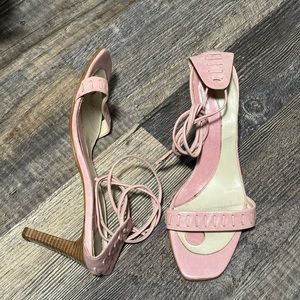 YINYANG PINK HEELS